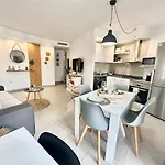 شقة Candy Pop - Ac, High Speed Internet ,desk With Natural Light, Pool And Two Terraces
