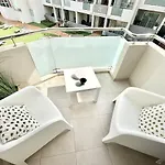 شقة Candy Pop - Ac, High Speed Internet ,desk With Natural Light, Pool And Two Terraces *