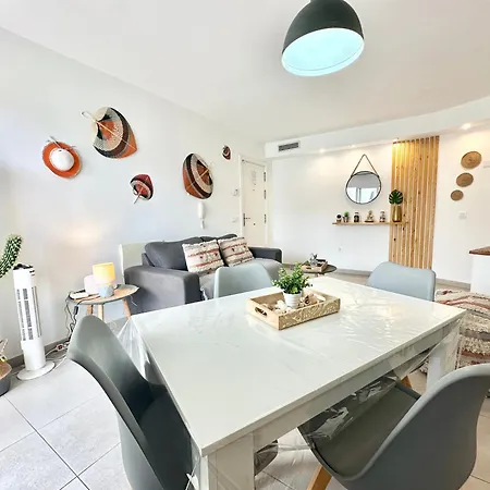 Appartement Candy Pop - Pool, 2 Terraces,desk And High Speed Internet