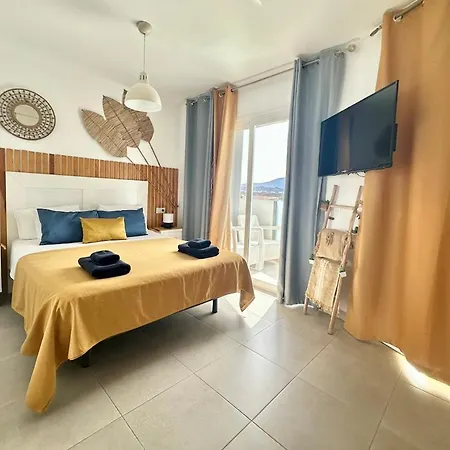 Apartman Candy Pop - Ac, High Speed Internet ,desk With Natural Light, Pool And Two Terraces