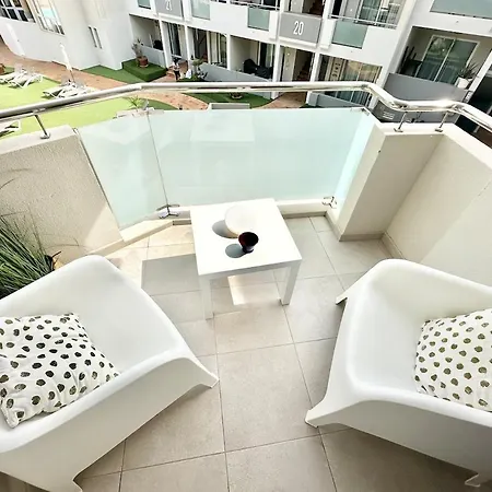 Apartman Candy Pop - Ac, High Speed Internet ,desk With Natural Light, Pool And Two Terraces *