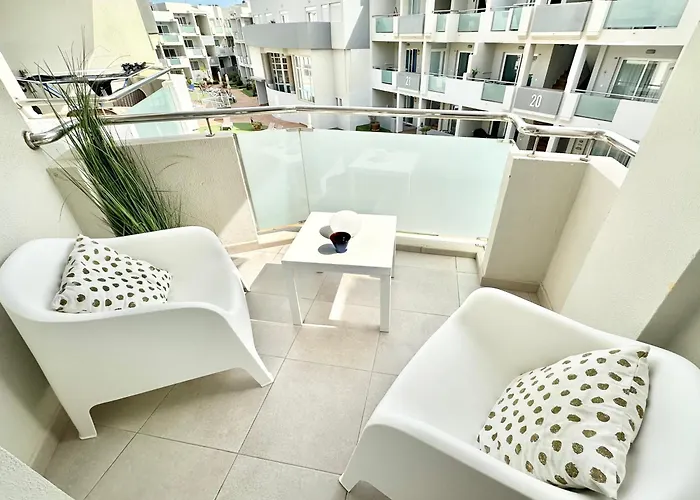 Διαμέρισμα Candy Pop - Ac, High Speed Internet ,desk With Natural Light, Pool And Two Terraces Κοραλέχο